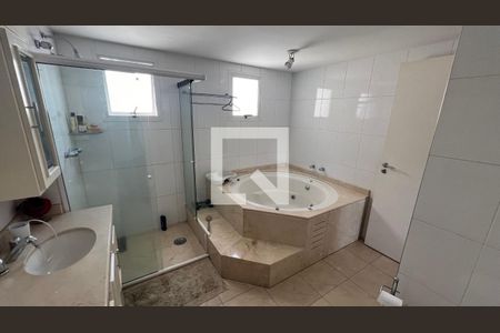 Apartamento à venda com 266m², 4 quartos e 4 vagas Apartamento à venda com 266m², 4 quartos e 4 vagasBanheiro da suíte master