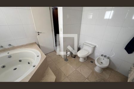 Apartamento à venda com 266m², 4 quartos e 4 vagas Apartamento à venda com 266m², 4 quartos e 4 vagasBanheiro da suíte master