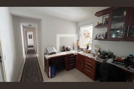 Apartamento à venda com 266m², 4 quartos e 4 vagas Apartamento à venda com 266m², 4 quartos e 4 vagasEscritório
