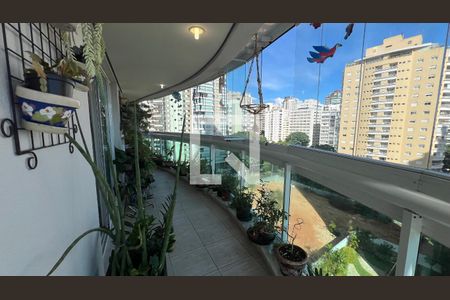 Apartamento à venda com 266m², 4 quartos e 4 vagas Apartamento à venda com 266m², 4 quartos e 4 vagasVaranda