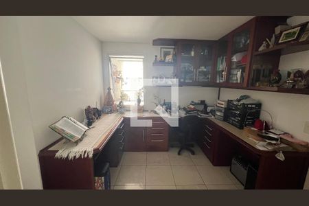 Apartamento à venda com 266m², 4 quartos e 4 vagas Apartamento à venda com 266m², 4 quartos e 4 vagasEscritório