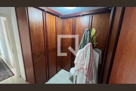 Apartamento à venda com 266m², 4 quartos e 4 vagas Apartamento à venda com 266m², 4 quartos e 4 vagasSuíte master