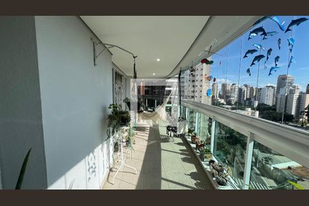 Apartamento à venda com 266m², 4 quartos e 4 vagas Apartamento à venda com 266m², 4 quartos e 4 vagasVaranda