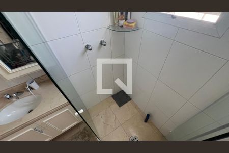 Apartamento à venda com 266m², 4 quartos e 4 vagas Apartamento à venda com 266m², 4 quartos e 4 vagasBanheiro da suite master