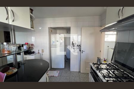 Apartamento à venda com 266m², 4 quartos e 4 vagas Apartamento à venda com 266m², 4 quartos e 4 vagasCozinha - Armários