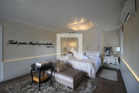 Casa à venda com 416m², 4 quartos e 8 vagasSuíte