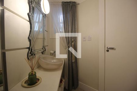 Casa à venda com 416m², 4 quartos e 8 vagasLavabo