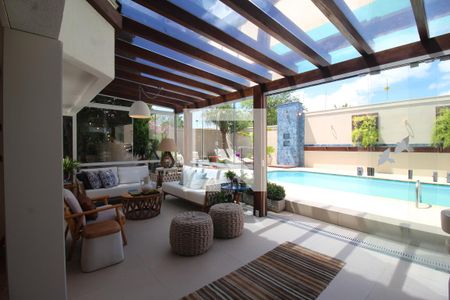 Casa à venda com 416m², 4 quartos e 8 vagasÁrea comum - Piscina