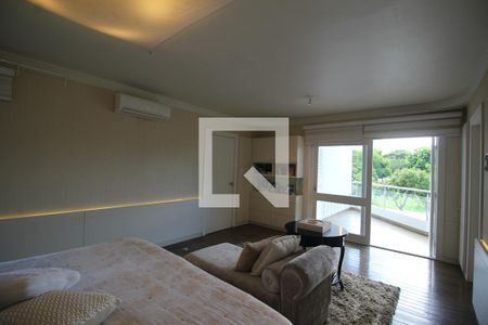 Casa à venda com 416m², 4 quartos e 8 vagasSuíte