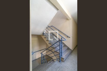 Apartamento à venda com 42m², 1 quarto e 1 vagaEscada