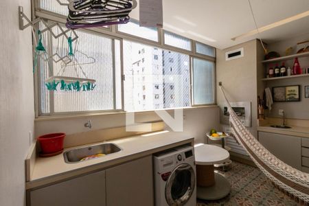 Apartamento à venda com 230m², 4 quartos e 2 vagas Apartamento à venda com 230m², 4 quartos e 2 vagasCozinha e Área de Serviço