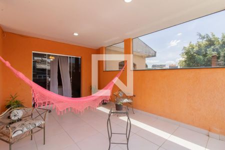 Casa à venda com 200m², 3 quartos e 3 vagas Casa à venda com 200m², 3 quartos e 3 vagasVaranda Quarto  1