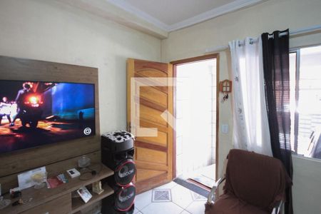 Casa à venda com 90m², 2 quartos e sem vaga Casa à venda com 90m², 2 quartos e sem vagaSala casa 02