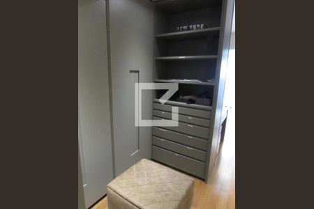 Apartamento à venda com 206m², 3 quartos e 4 vagasCloset
