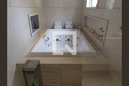 Apartamento à venda com 206m², 3 quartos e 4 vagasBanheiro 3