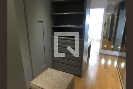 Apartamento à venda com 206m², 3 quartos e 4 vagasCloset