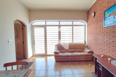 Casa à venda com 150m², 3 quartos e 4 vagasCômodo Extra (Garagem)