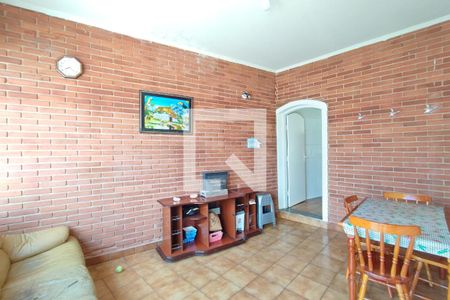 Casa à venda com 150m², 3 quartos e 4 vagasCômodo Extra (Garagem)