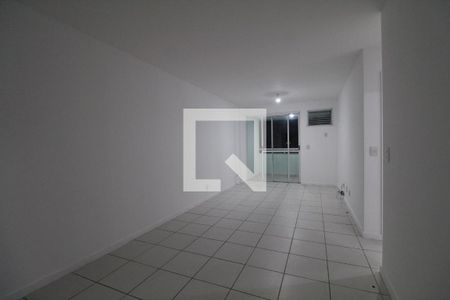 Sala de apartamento para alugar com 2 quartos, 77m² em Jacarepaguá, Rio de Janeiro