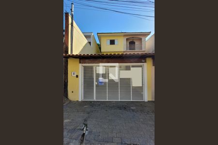 Casa à venda com 155m², 3 quartos e 2 vagas Casa à venda com 155m², 3 quartos e 2 vagasFachada