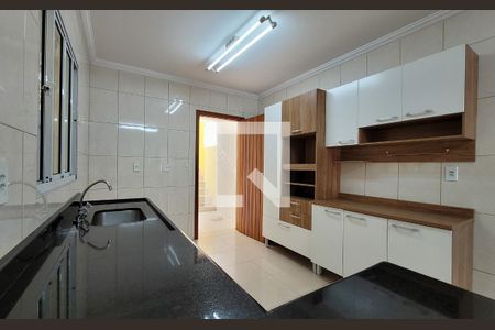 Casa à venda com 155m², 3 quartos e 2 vagas Casa à venda com 155m², 3 quartos e 2 vagasCozinha