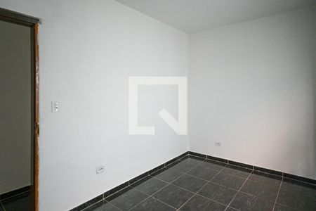 Quarto 2 de casa para alugar com 2 quartos, 45m² em Vila Cristalia, São Paulo