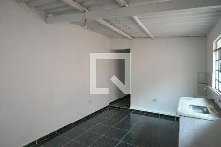 Sala/Cozinha de casa para alugar com 2 quartos, 45m² em Vila Cristalia, São Paulo