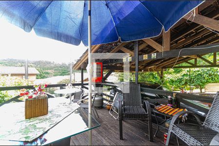 Casa à venda com 200m², 4 quartos e 4 vagas Casa à venda com 200m², 4 quartos e 4 vagasCASA 1 - Varanda