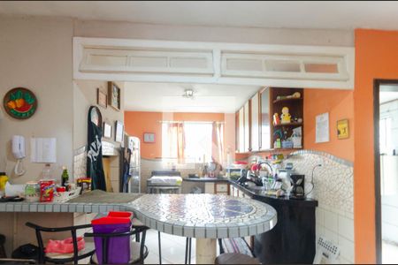 Casa à venda com 200m², 4 quartos e 4 vagas Casa à venda com 200m², 4 quartos e 4 vagasCASA 1 - Cozinha