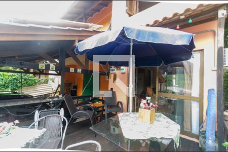 Casa à venda com 200m², 4 quartos e 4 vagas Casa à venda com 200m², 4 quartos e 4 vagasCASA 1 - Varanda