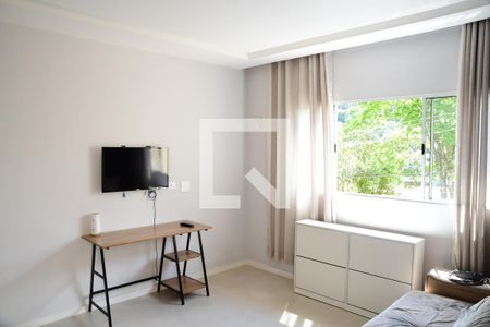 Sala de casa para alugar com 2 quartos, 120m² em Parque Rincao, Cotia