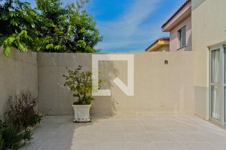 Casa de condomínio à venda com 234m², 3 quartos e 3 vagas Casa de condomínio à venda com 234m², 3 quartos e 3 vagasÁrea externa