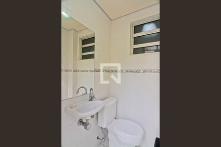 Casa de condomínio à venda com 234m², 3 quartos e 3 vagas Casa de condomínio à venda com 234m², 3 quartos e 3 vagasÁrea externa - banheiro