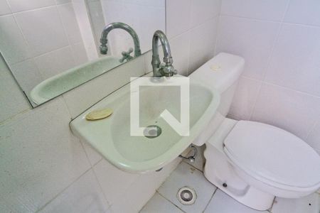 Casa de condomínio à venda com 234m², 3 quartos e 3 vagas Casa de condomínio à venda com 234m², 3 quartos e 3 vagasÁrea externa - banheiro