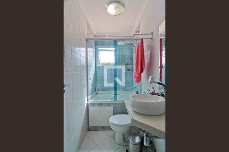 Casa de condomínio à venda com 234m², 3 quartos e 3 vagas Casa de condomínio à venda com 234m², 3 quartos e 3 vagasBanheiro