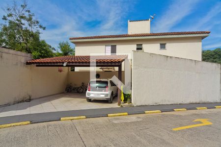 Casa de condomínio à venda com 234m², 3 quartos e 3 vagas Casa de condomínio à venda com 234m², 3 quartos e 3 vagasFachada