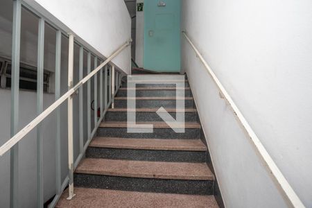 Apartamento à venda com 71m², 2 quartos e 1 vaga Apartamento à venda com 71m², 2 quartos e 1 vagaEscada