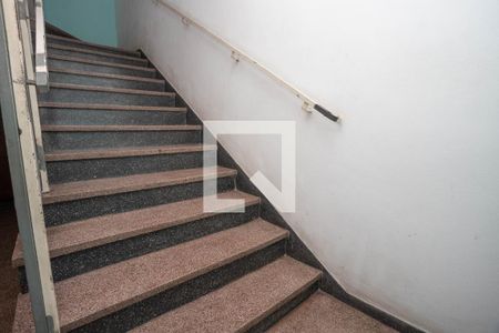 Apartamento à venda com 71m², 2 quartos e 1 vaga Apartamento à venda com 71m², 2 quartos e 1 vagaEscada