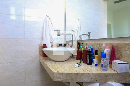 Apartamento à venda com 72m², 2 quartos e 1 vaga Apartamento à venda com 72m², 2 quartos e 1 vagaBanheiro 1
