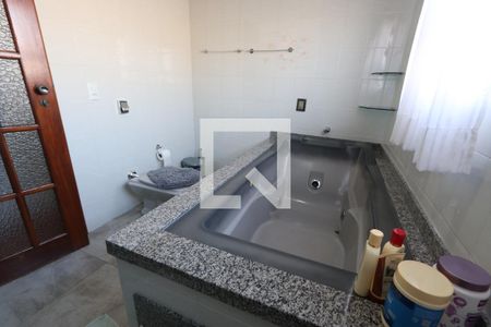 Casa à venda com 280m², 3 quartos e 5 vagasBanheiro da Suíte
