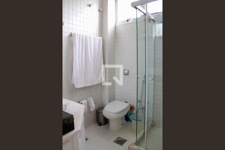 Casa de condomínio à venda com 3590m², 4 quartos e 6 vagas Casa de condomínio à venda com 3590m², 4 quartos e 6 vagasBanheiro Quarto 2