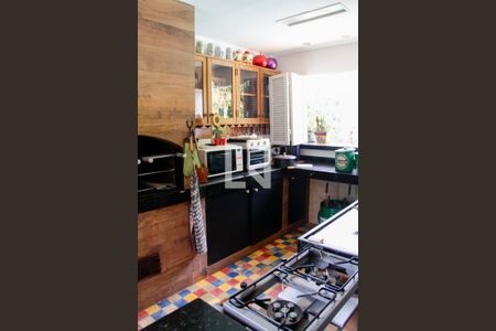 Casa de condomínio à venda com 3590m², 4 quartos e 6 vagas Casa de condomínio à venda com 3590m², 4 quartos e 6 vagasCozinha da churrasqueira