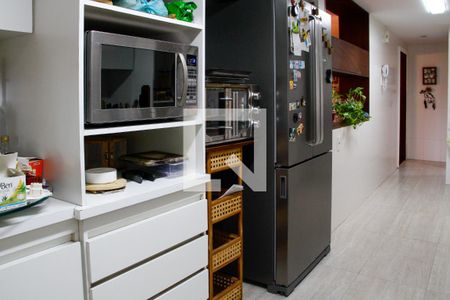 Casa de condomínio à venda com 3590m², 4 quartos e 6 vagas Casa de condomínio à venda com 3590m², 4 quartos e 6 vagasCozinha