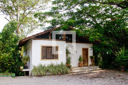 Casa de condomínio à venda com 3590m², 4 quartos e 6 vagas Casa de condomínio à venda com 3590m², 4 quartos e 6 vagasCasa de visitantes