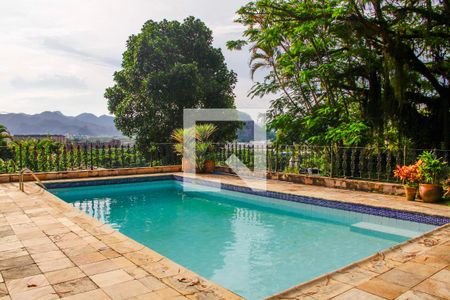 Casa de condomínio à venda com 3590m², 4 quartos e 6 vagas Casa de condomínio à venda com 3590m², 4 quartos e 6 vagasPiscina