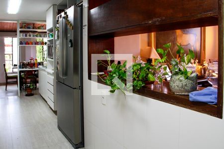 Casa de condomínio à venda com 3590m², 4 quartos e 6 vagas Casa de condomínio à venda com 3590m², 4 quartos e 6 vagasCozinha