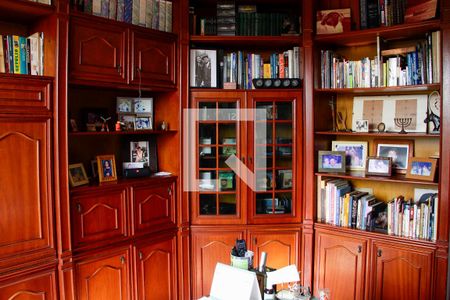 Casa de condomínio à venda com 3590m², 4 quartos e 6 vagas Casa de condomínio à venda com 3590m², 4 quartos e 6 vagasQuarto 5 - Escritório