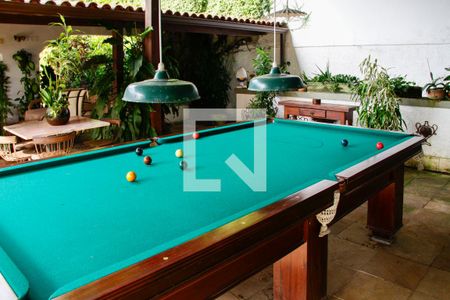 Casa de condomínio à venda com 3590m², 4 quartos e 6 vagas Casa de condomínio à venda com 3590m², 4 quartos e 6 vagasSala de estar da churrasqueira