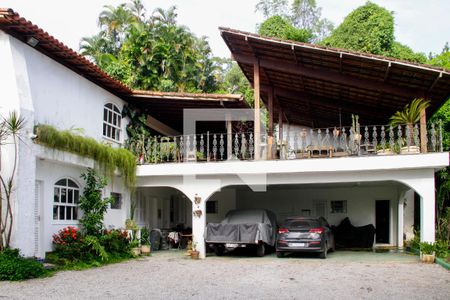 Casa de condomínio à venda com 3590m², 4 quartos e 6 vagas Casa de condomínio à venda com 3590m², 4 quartos e 6 vagasFachada interna