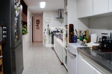 Casa de condomínio à venda com 3590m², 4 quartos e 6 vagas Casa de condomínio à venda com 3590m², 4 quartos e 6 vagasCozinha